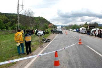 Kastamonu'da Otomobil ve Cip Çarpıştı: 3 Ölü, 4 Yaralı
