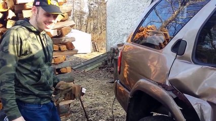Папа учит детей 'переобувать' машину