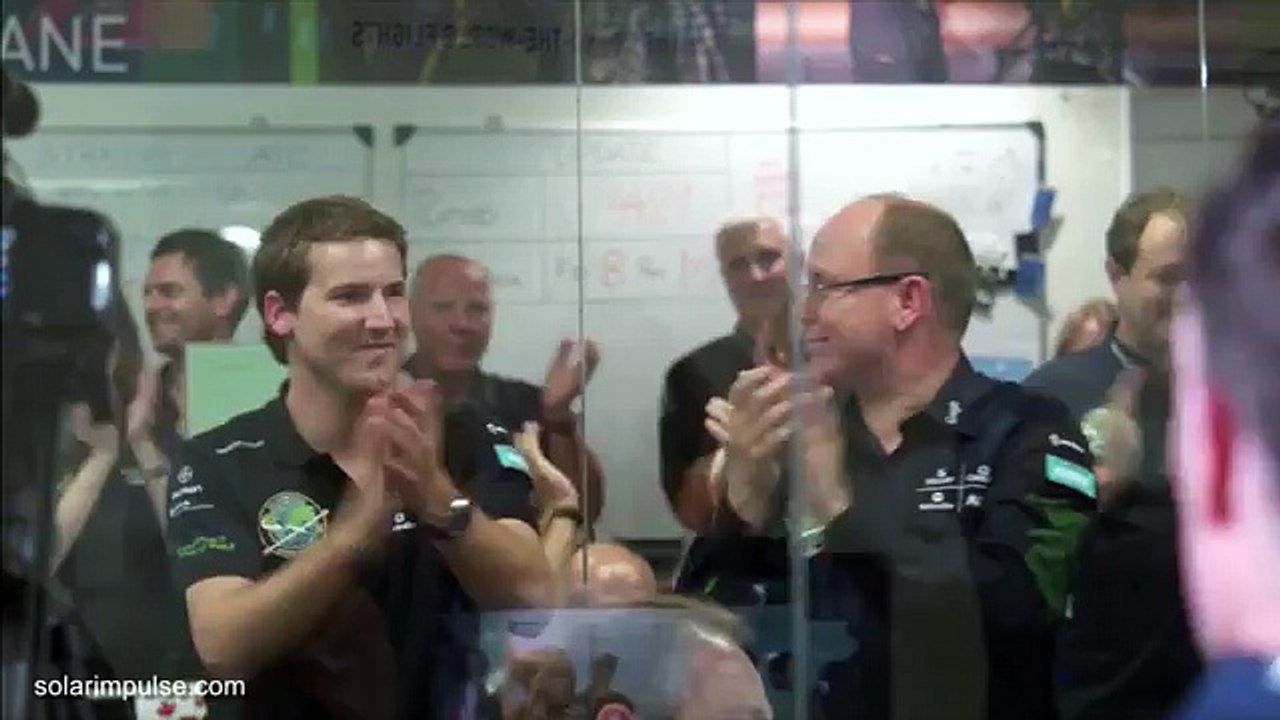 Solar Impulse 2 lands in Hawaii after record-breaking trip