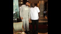 Shaquille ONeal Meets Yao Ming Is Ming Taller Than We Think????