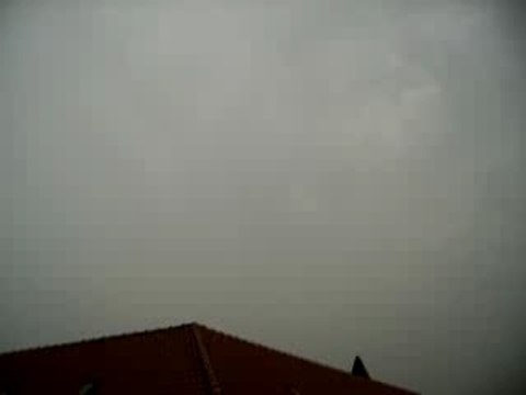 un éclair de l'orage du 25/05/07 ( vanves ).