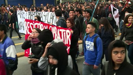 Download Video: Estudantes chilenos voltam às ruas por reforma educacional