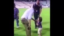 Shah Rukh Khan playing with Abram in Eden Gardens, Kolkata