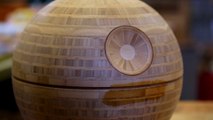 Ce fan de Star Wars réalise une étoile noire en Bois plus vraie que nature avec effets spéciaux !