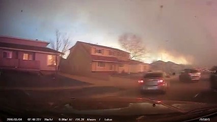 Driver Escapes Fort McMurray heavy Fire canada