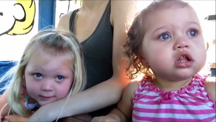 Premier manège à sensations pour cette fillette : expérience pas très concluante