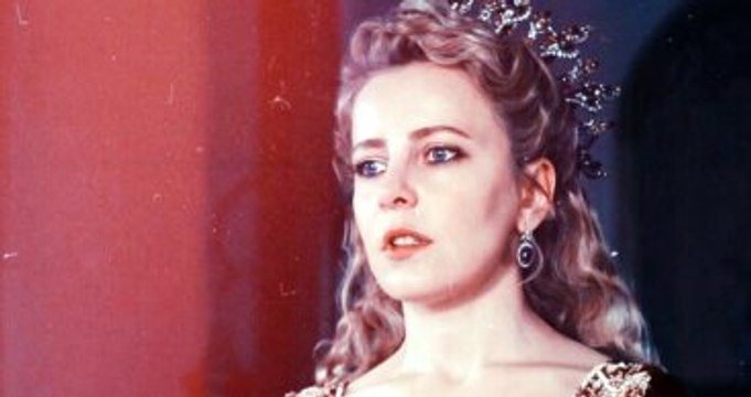 Kürt Filminde Oynayan Vildan Atasever Sosyal Medyayı Salladı