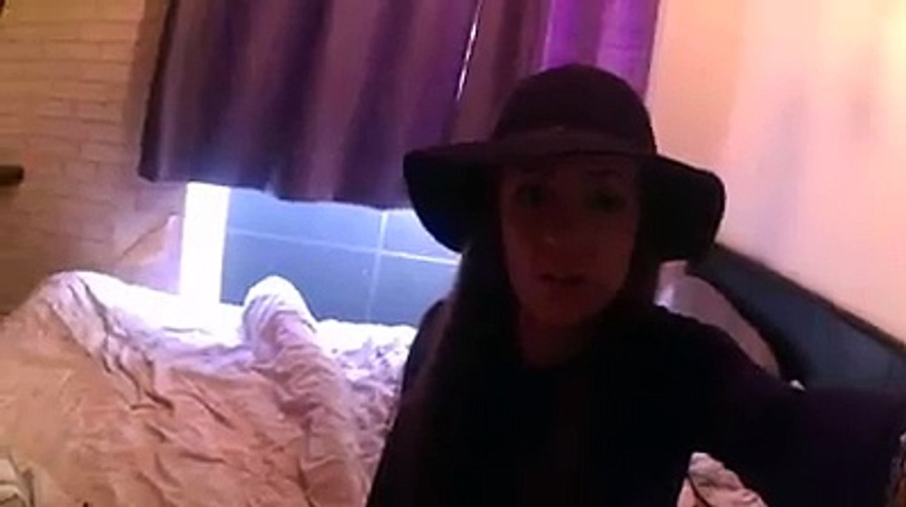 Elle piège son copain en prétendant être au lit avec son frère