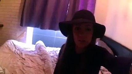 Elle piège son copain en prétendant être au lit avec son frère