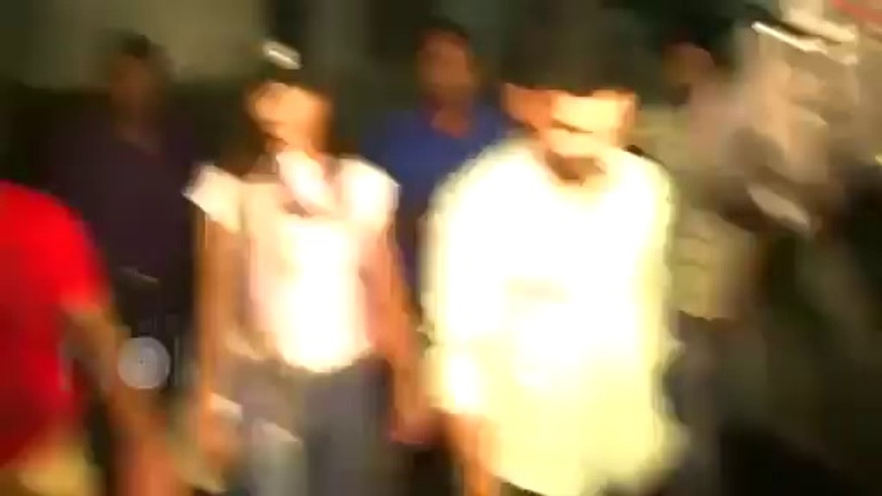 Watch How Indian Media Reacted When Virat Kohli And Anushka Sharma Met At Mumbai Airport.