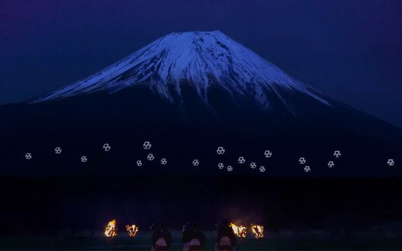 Un feu d'artifice numérique, 20 drones illuminés par 16 500 LEDs