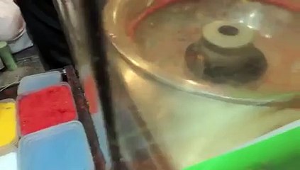 Ce prodige de la barbe à papa réalise des canards à croquer