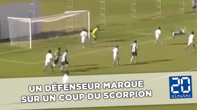 Un défenseur marque sur un coup du scorpion
