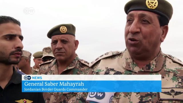 Syrian refugees trapped on border to Jordan | DW News