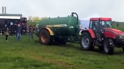 La méthode extrême d'un agriculteur pour faire fuir des manifestants de son champ