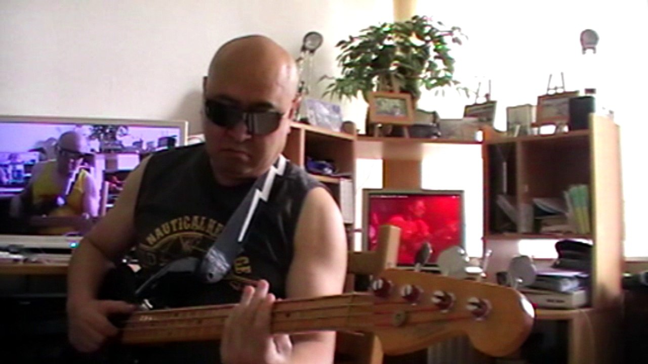 George Duke & Louis Johnson Reach out Live Tokyo HD720 m2 Basscover2 Bob Roha