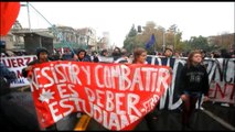 Estudiantes chilenos se enfrentan a Policía militarizada durante manifestación