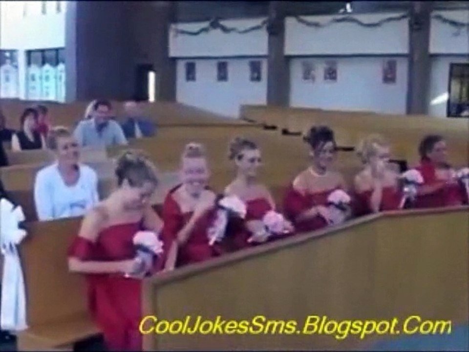 Alors qu'ils allaient échanger leurs vœux lors de leur mariage, quelque chose d'inattendu vient les troubler !