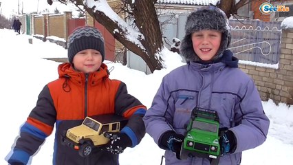 ✔ BRUDER. Игорек и его друг Богдан катаются на горке с машинками / Jeep Land Rover and Wrangler ✔