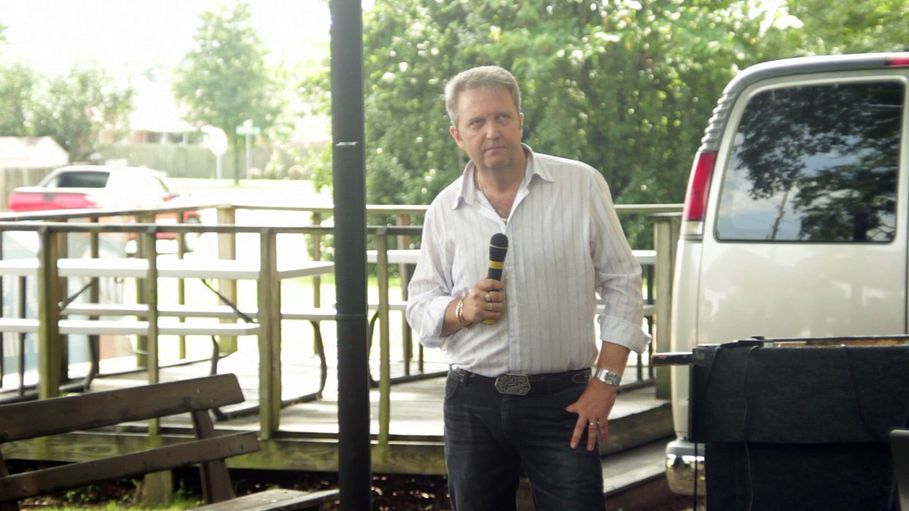 Colin Paul sings 'True Love Travels On A Gravel Road' Wiseguys Elvis Week 2014