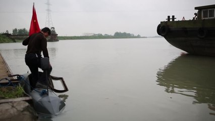 Farmer Designs and Builds Home-Made Submarine in Two Months