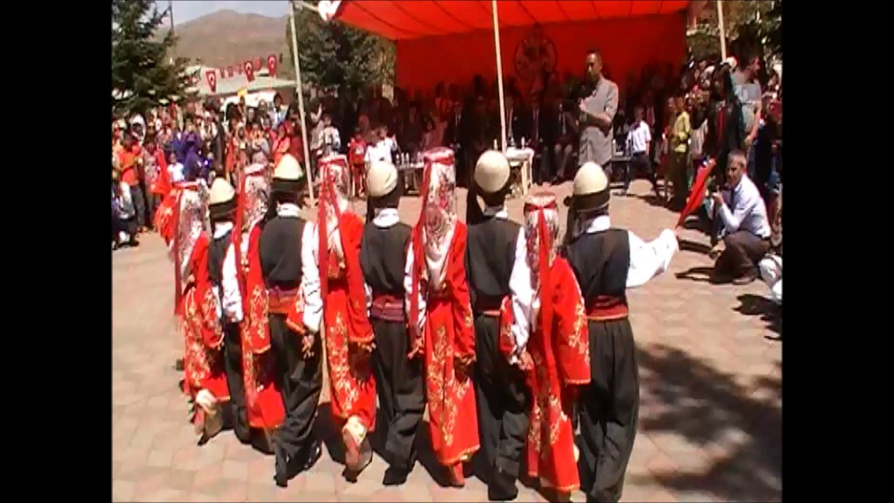Sarız İlkokulu 4.sınıf 23 nisan 2016 folklör