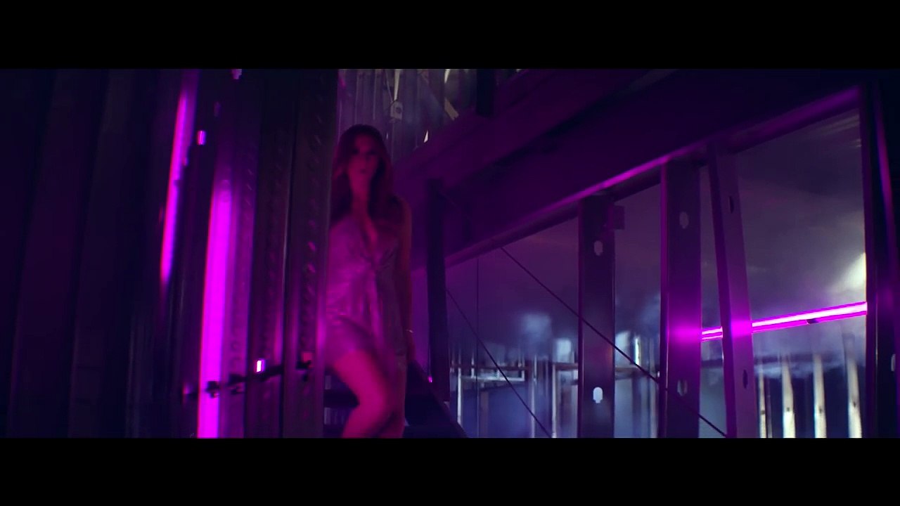 Young Hearts - Em Rossi - OFFICIAL VIDEO