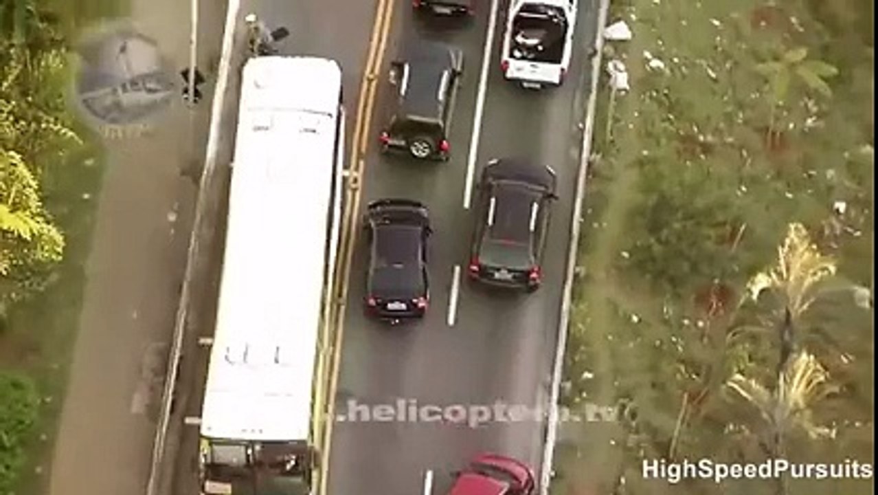 Ce chauffard a bien décidé de ne pas s'arreter. Course-poursuite impressionnante