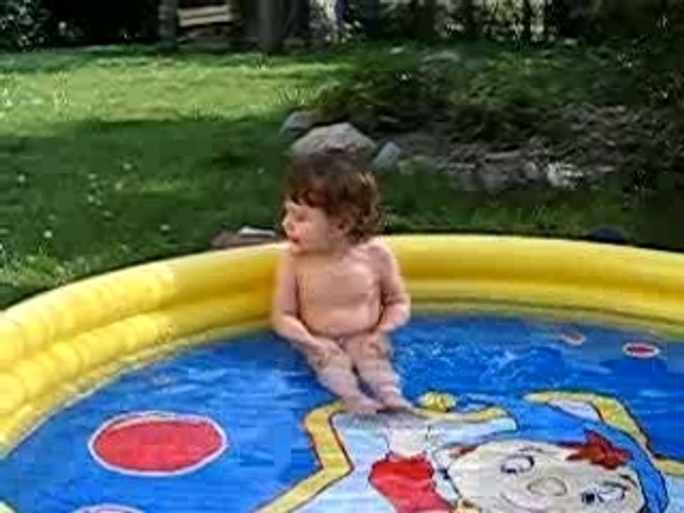 marylou dans la piscine