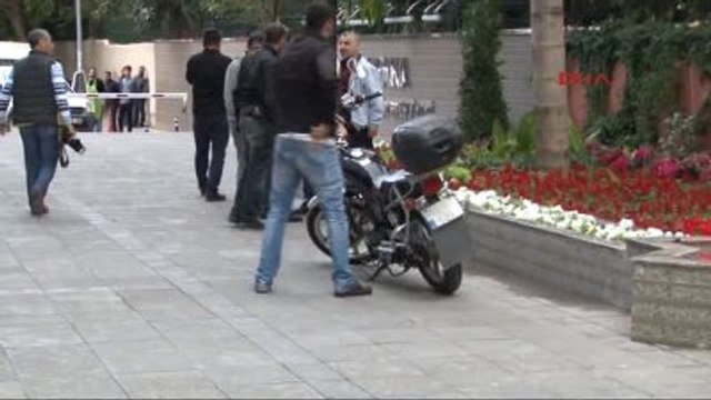 Adana Büyükşehir Belediyesi'ne Zorla Girmek İsteyen 3 Kişi Gözaltına Alındı