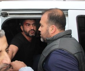 Belediye Binasını Basan 3 Kişiye Biber Gazlı Müdahale