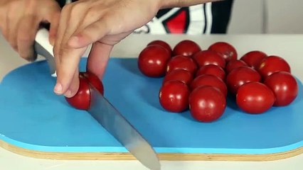 Çeri Domatesleri Kesmek İçin Pratik Bir Yöntem