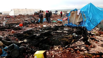 تنديد واسع بالقصف الجوي على مخيم للنازحين في شمال غرب سوريا