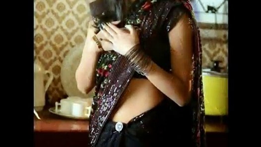 Mallu Actress Kausalya Hot Navel In Black Saree Video