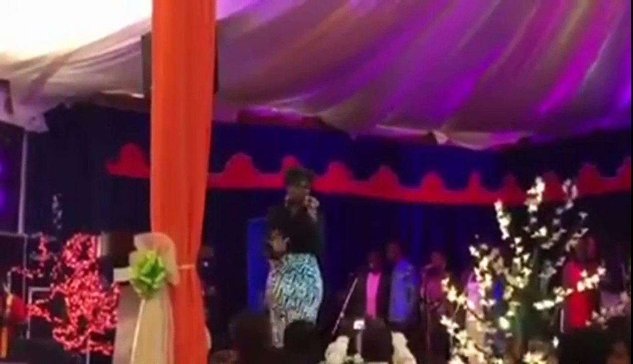JULIANA KANYOMOZI PERFORMS AT PASTOR BUGEMBE CELEBRITY SUN. 2015