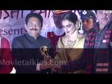Rekha Receiving Yash Chopra Memorial Awards 2016