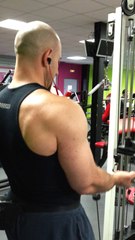 Biceps curl barre cable