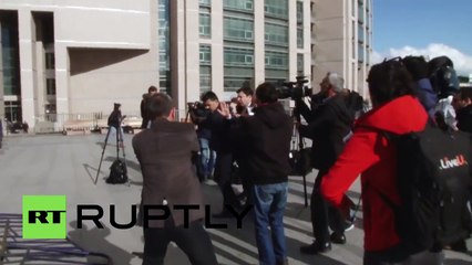 Can Dündar'a silahlı saldırı anı böyle görüntülendi