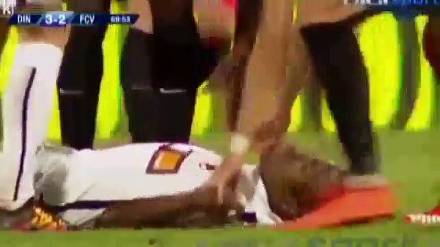 Futbolcu Sahada kalp krizi geçirip öldü!