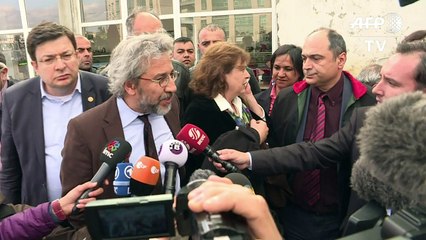 Turkey journalist Dundar escapes shooting, attacker held