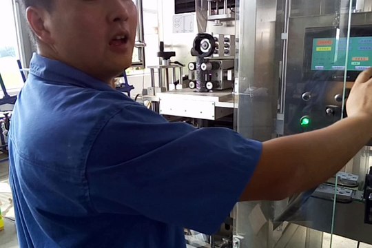 máy phóng nhãn ly rồng đỏ, máy chụp nhãn màng co tự động Lh 0986561979