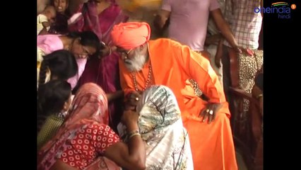 Sakshi Maharaj in trouble, girl removes jeans in front of him; Watch video-वनइंडिया हिन्दी