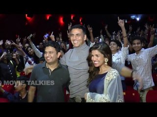Akshay Kumar & Nimrit Kaur Watch Their Film AIRLIFT With Fans