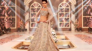 Sexy Humaima Malik in Ramp Bridal Couture Week 2016 Umaza