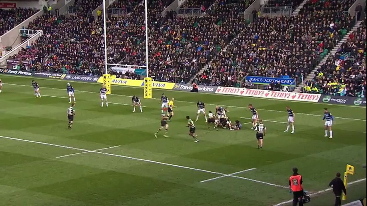 Choc entre les piliers droits Kieran Brookes et David Wilson