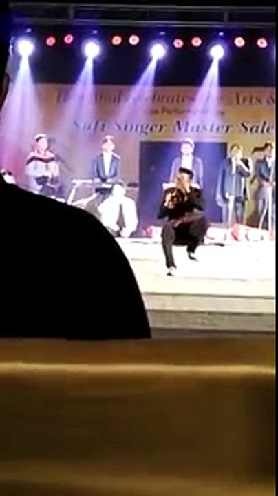 Master Saleem insulting Honey Singh on Live Show