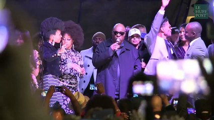 Video herunterladen: Stevie Wonders a réuni des milliers de personnes pour faire hommage à Prince