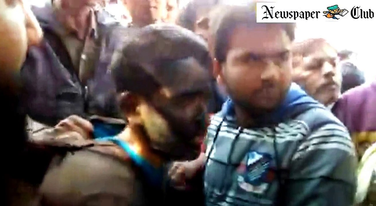 Miscreant Beaten By Girl Student Family Boy Try To Harass Girl Meerut Uttar Pradesh