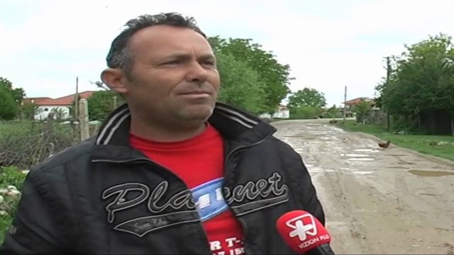 RRUGA E PRISHUR PENGON FERMERET NE MALIQ,NUK I NXJERRIN PRODHIMET NE TREG LAJM mpg