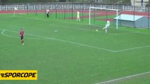 Takımı gol atarken kenarda işeyen futbolcu